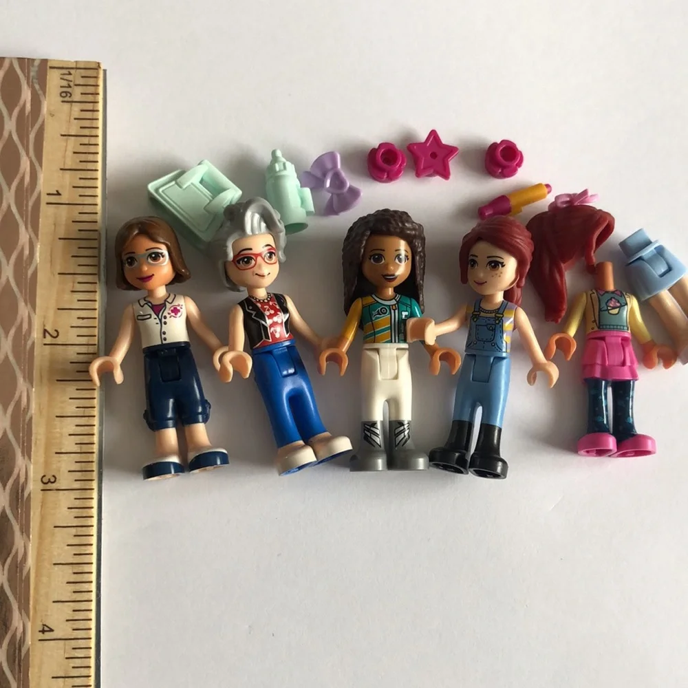 LEGO Friends Minifigs LEGO Friends Mia LEGO Dottie LEGO Andrea LEGO girls
